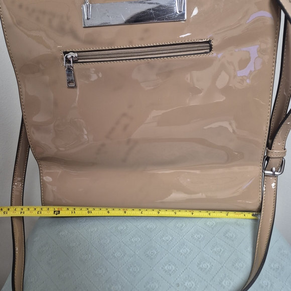 Elegant Tan Patent Leather Tote Bag - Picture 8 of 16